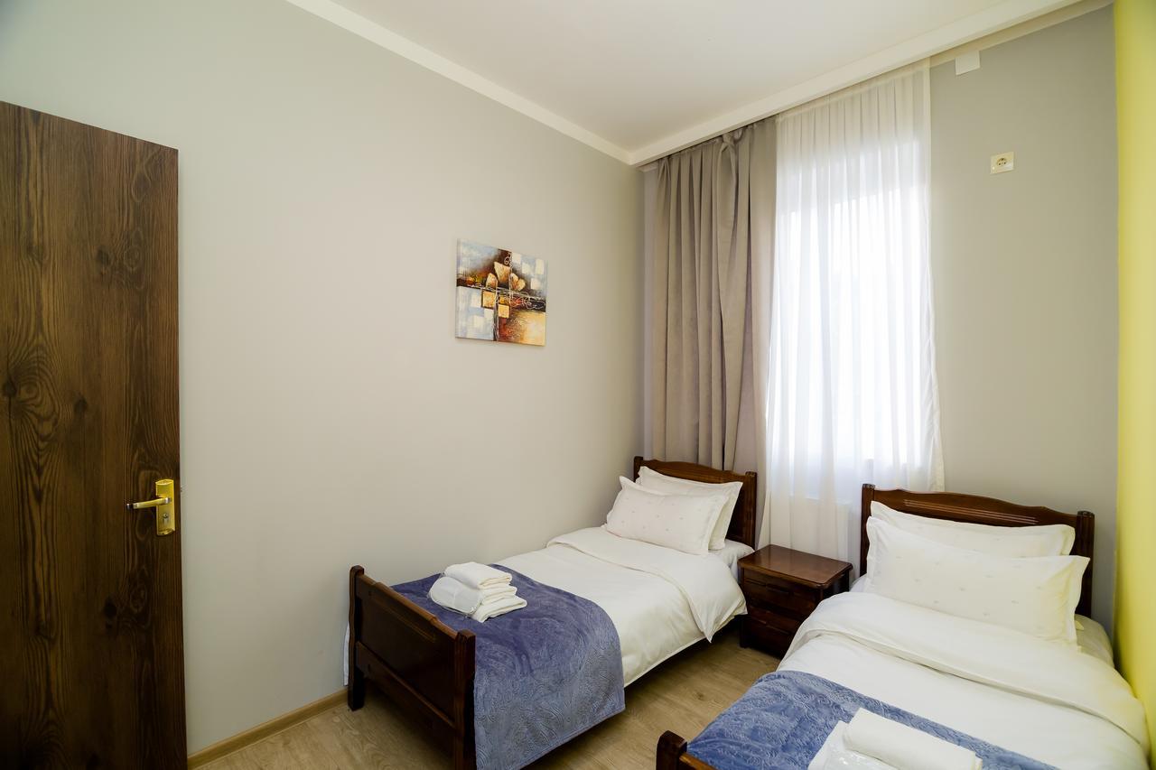 Big Family Guest House Tbilisi Bagian luar foto