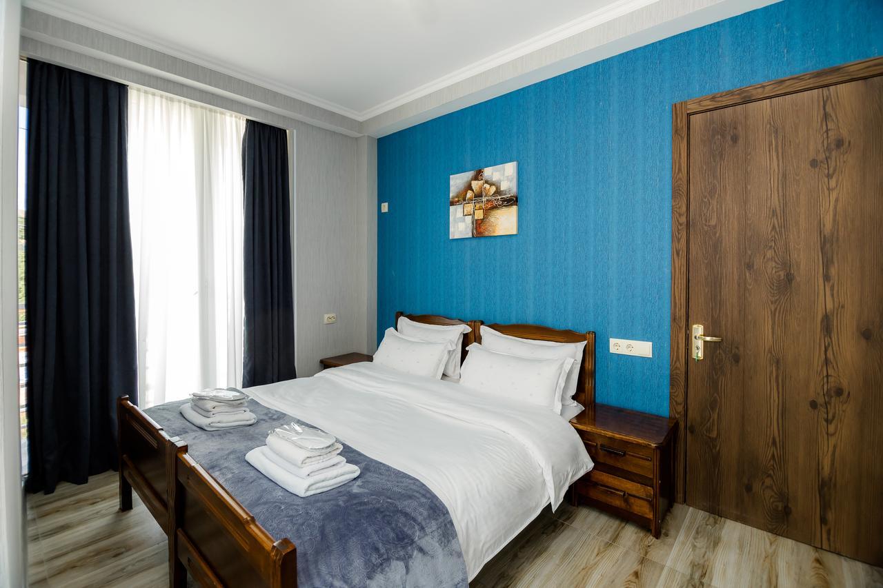 Big Family Guest House Tbilisi Bagian luar foto