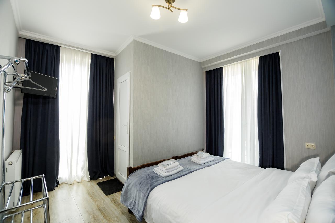 Big Family Guest House Tbilisi Bagian luar foto