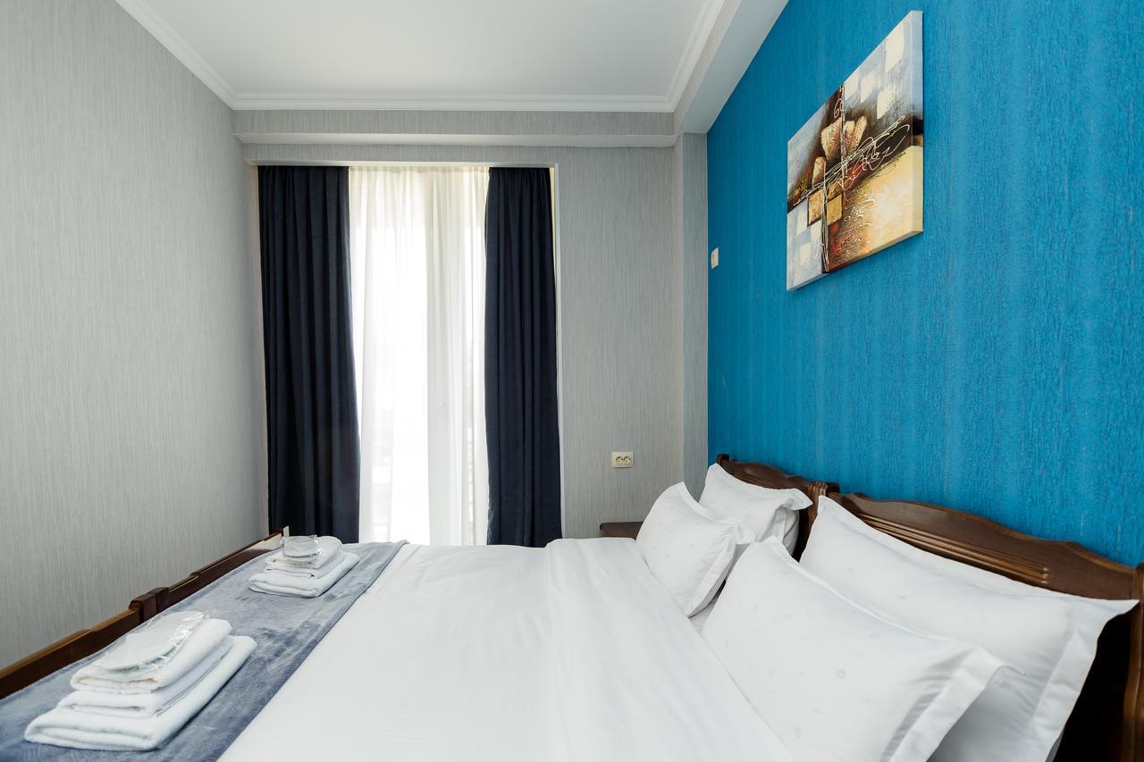 Big Family Guest House Tbilisi Bagian luar foto