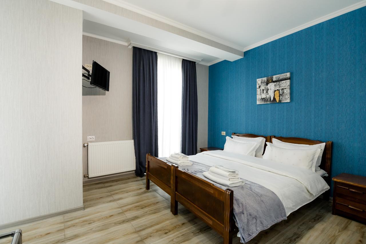 Big Family Guest House Tbilisi Bagian luar foto