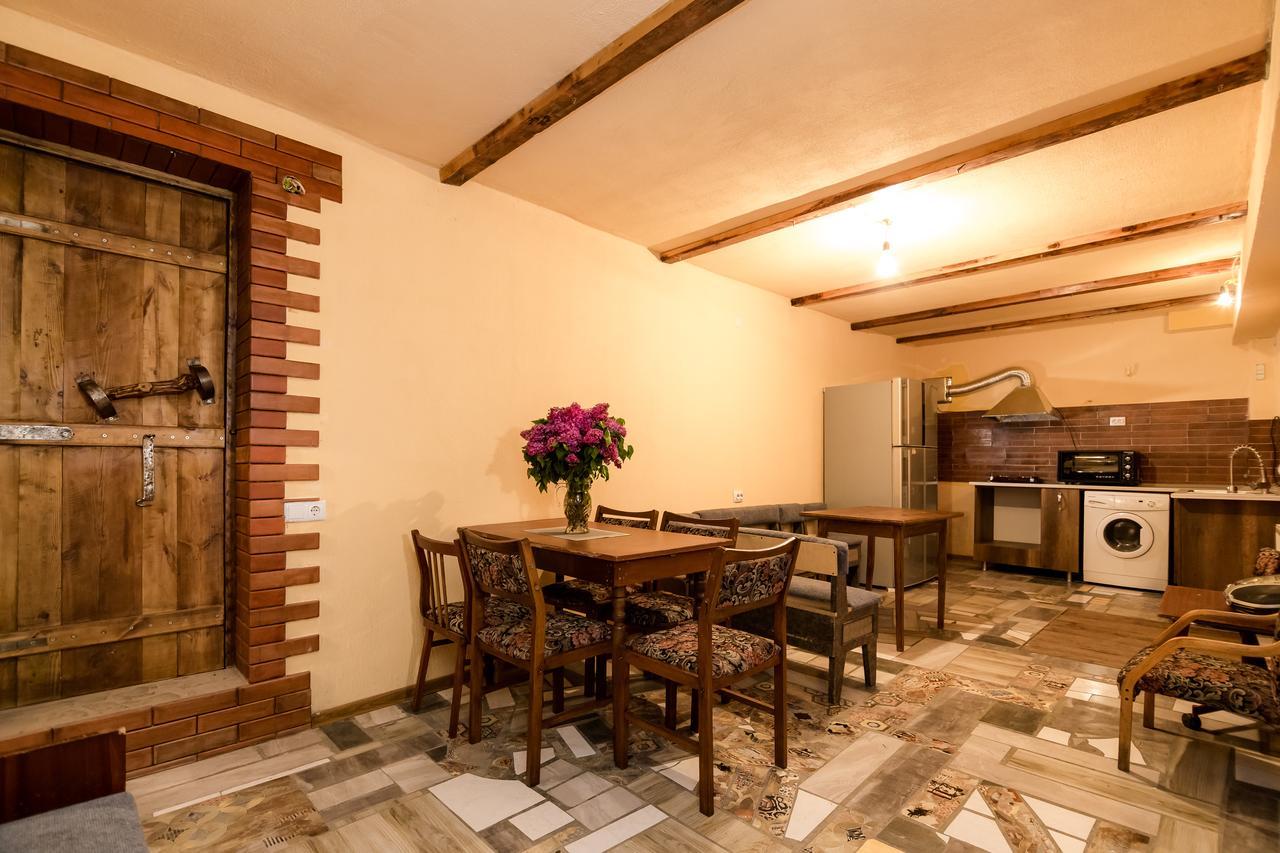 Big Family Guest House Tbilisi Bagian luar foto